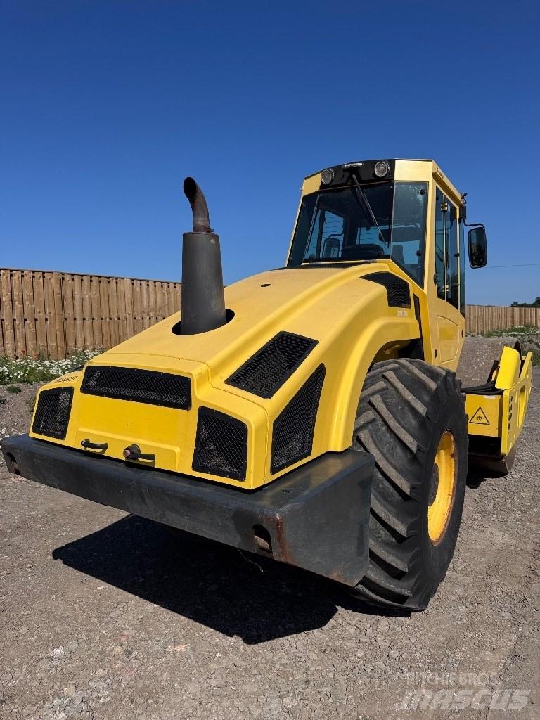 Bomag BW 213 D H-4 Vieno būgno volai