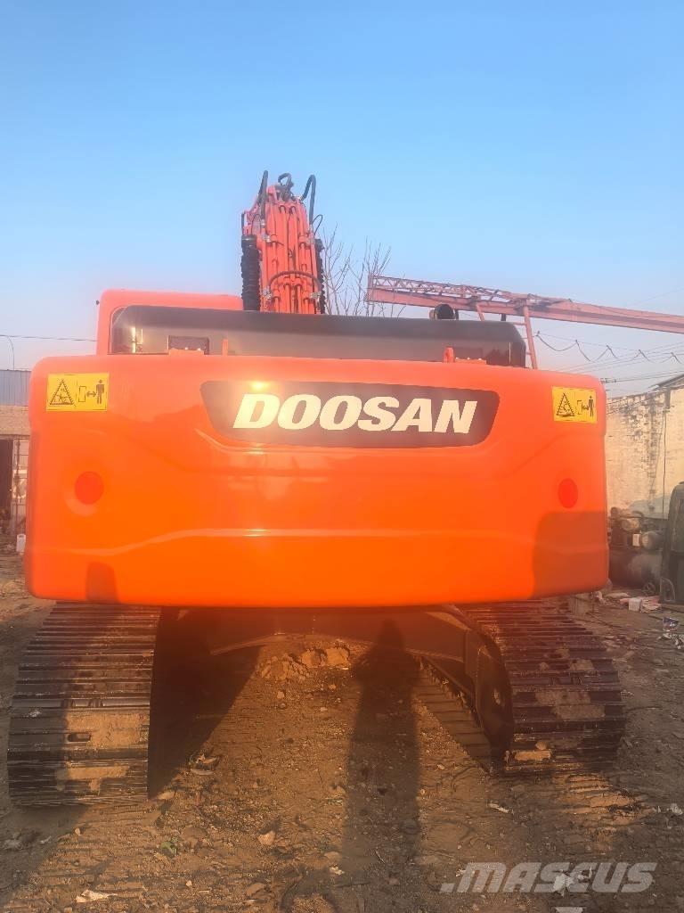 Doosan DX225 Vikšriniai ekskavatoriai