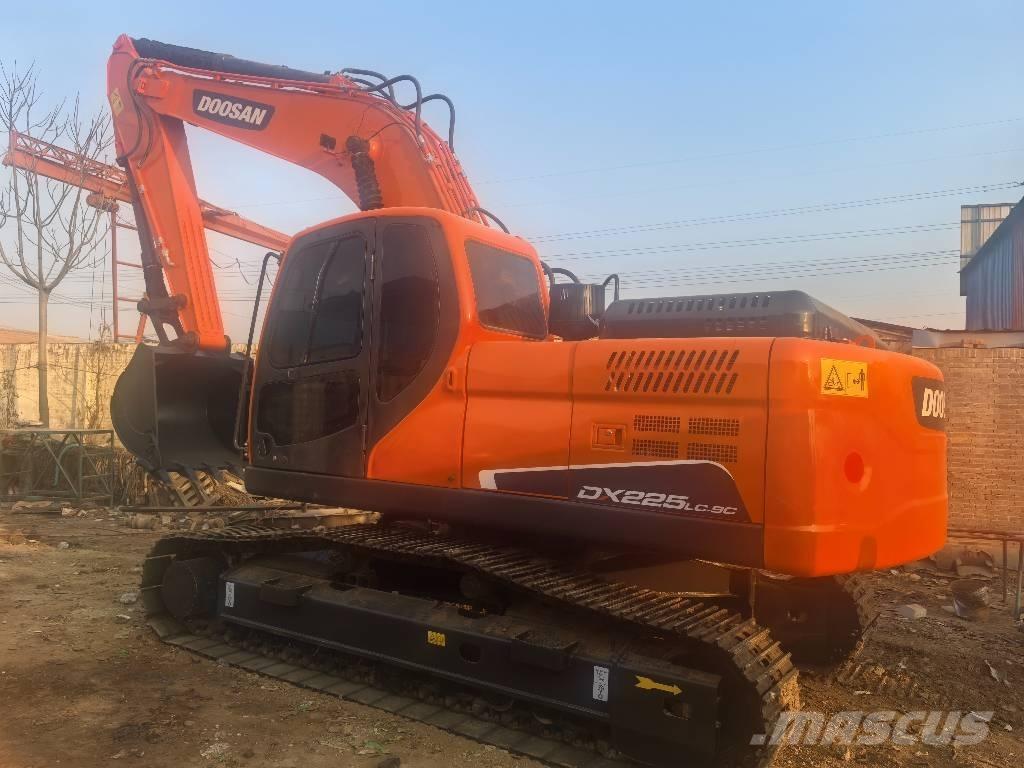 Doosan DX225 Vikšriniai ekskavatoriai