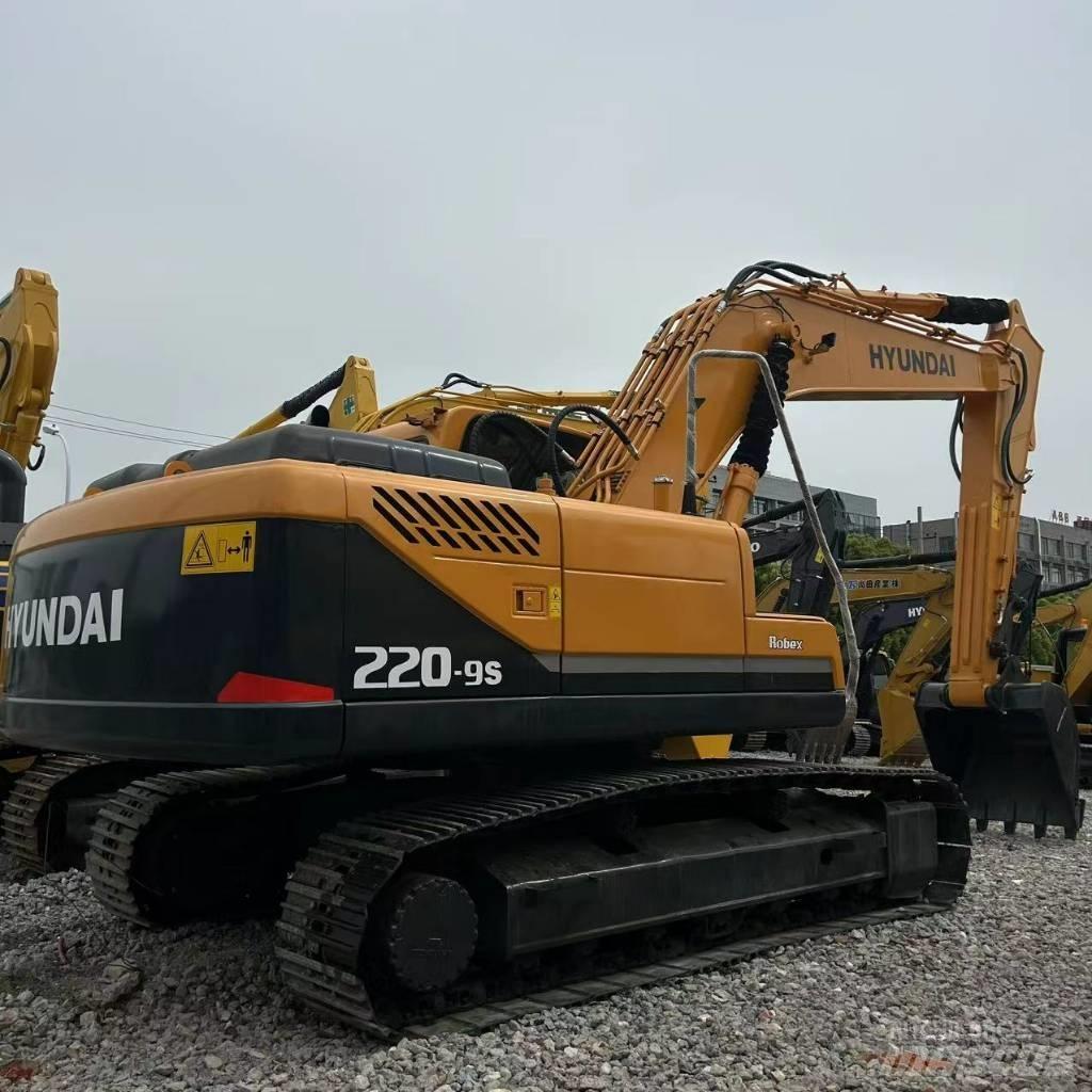 Hyundai 220-9s Vikšriniai ekskavatoriai