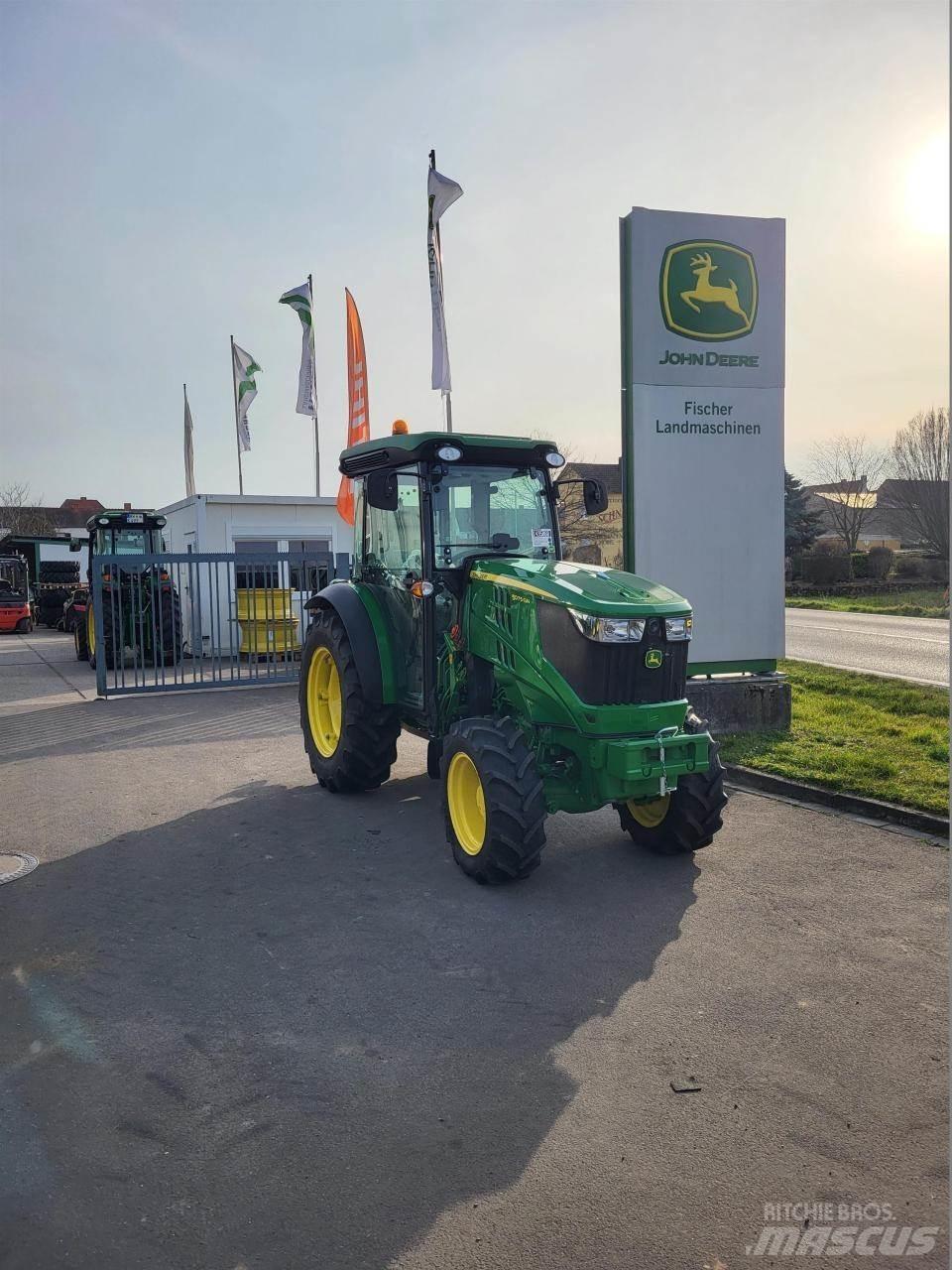 John Deere 5075GN Traktoriai