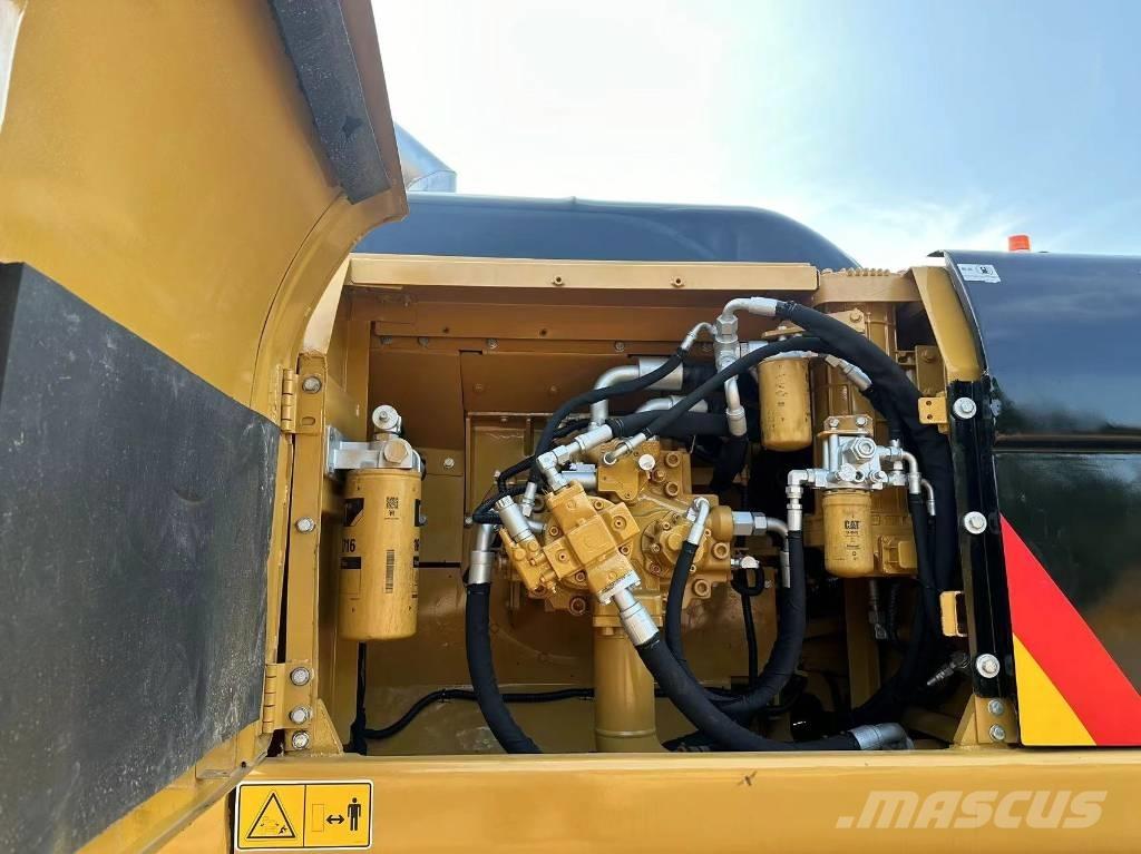 CAT 330D Vikšriniai ekskavatoriai