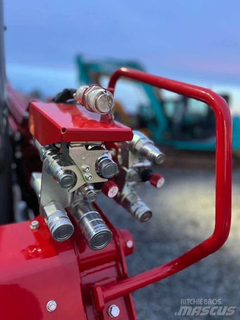 Takeuchi TL12 V2 Krautuvai su šoniniu pasukimu
