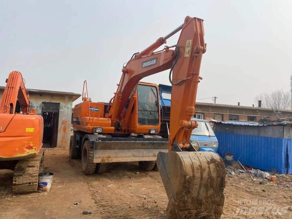 Doosan DH 150W Ratiniai ekskavatoriai