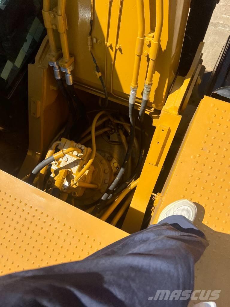 CAT 325D Vikšriniai ekskavatoriai