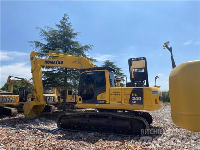 Komatsu PC240-8 Vikšriniai ekskavatoriai