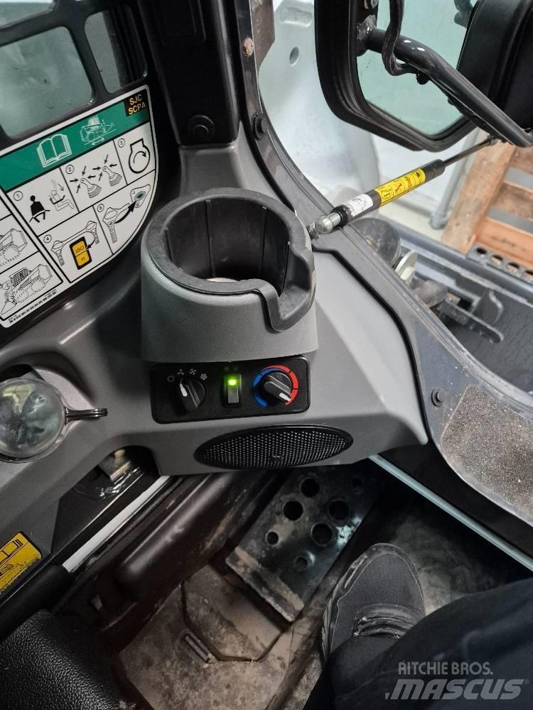 Bobcat S 590 Krautuvai su šoniniu pasukimu
