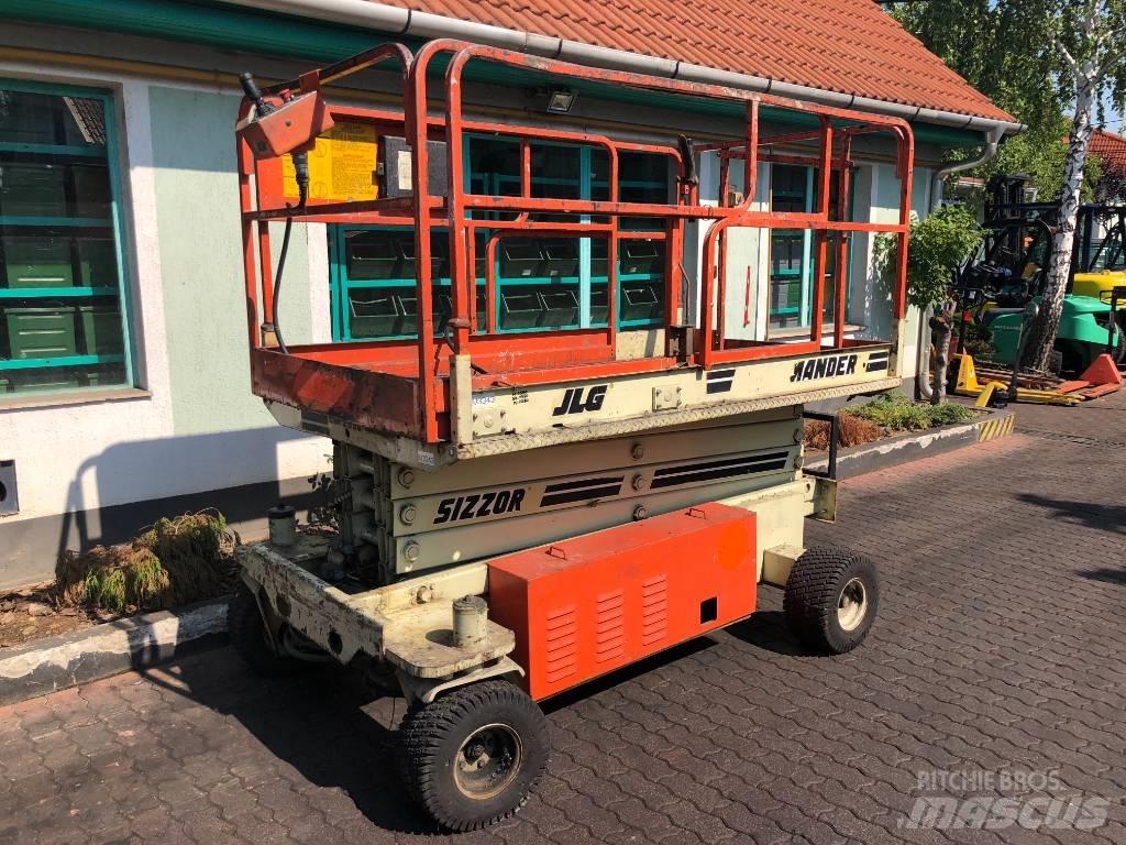 JLG CM2558    V-3343 Vertikalūs stiebiniai keltuvai