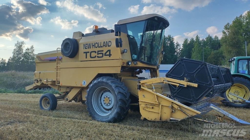 New Holland TC 54 Derliaus nuėmimo kombainai