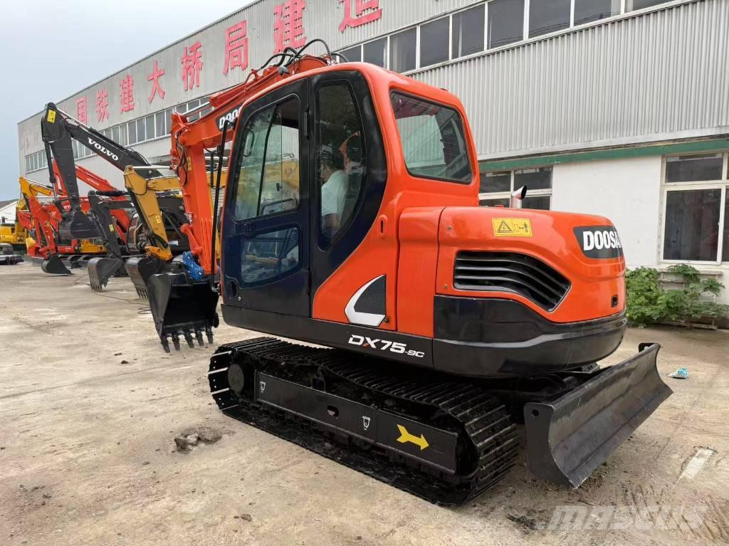 Doosan DX 75 Vikšriniai ekskavatoriai