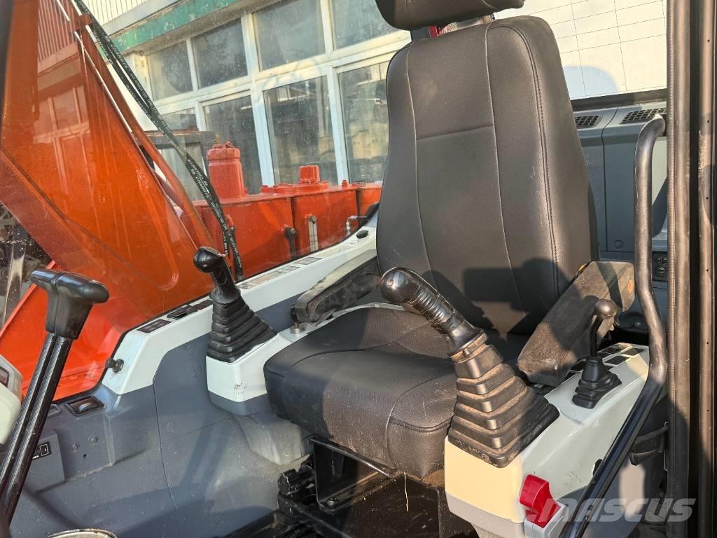 Doosan DX 75 Vikšriniai ekskavatoriai
