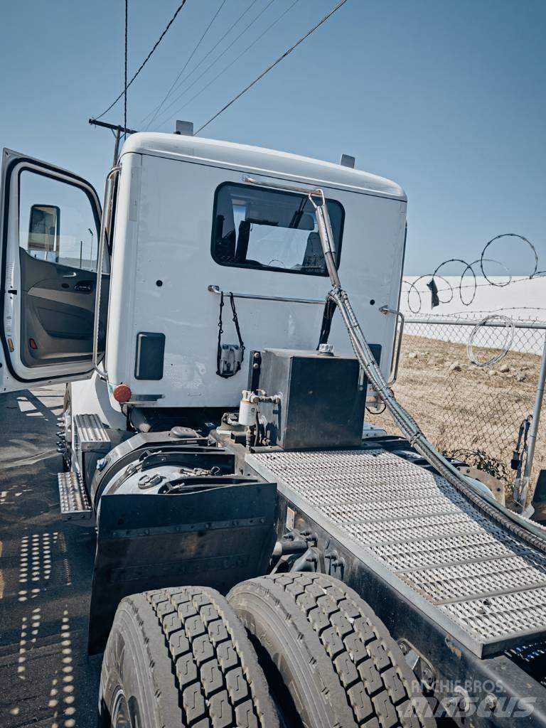 Peterbilt 579 Autovežiai
