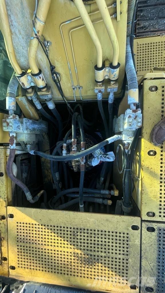 CAT 330 C LC Vikšriniai ekskavatoriai