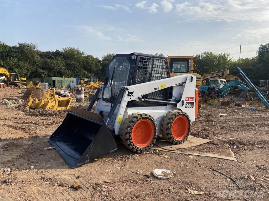 Bobcat S 300 Krautuvai su šoniniu pasukimu
