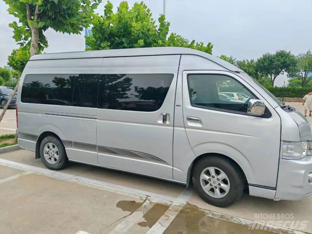 Toyota Coaster Tarpmiestiniai autobusai