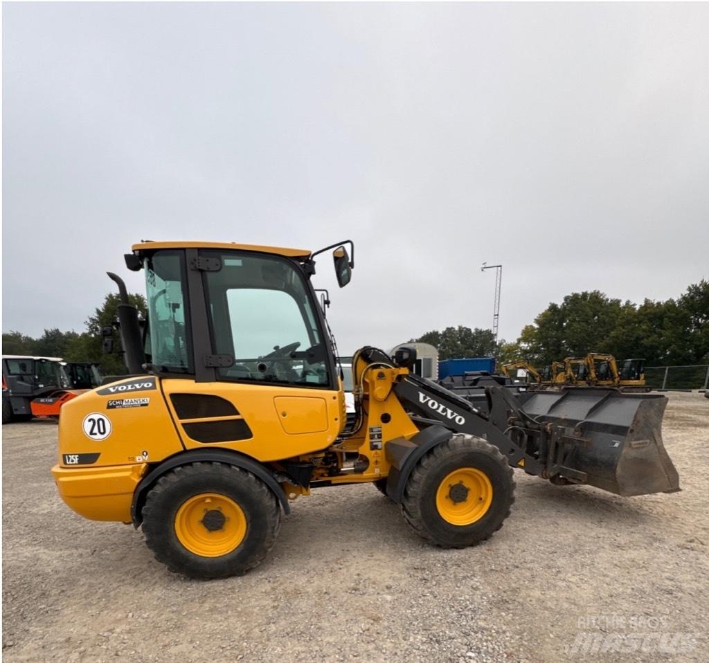 Volvo L25F Naudoti ratiniai krautuvai