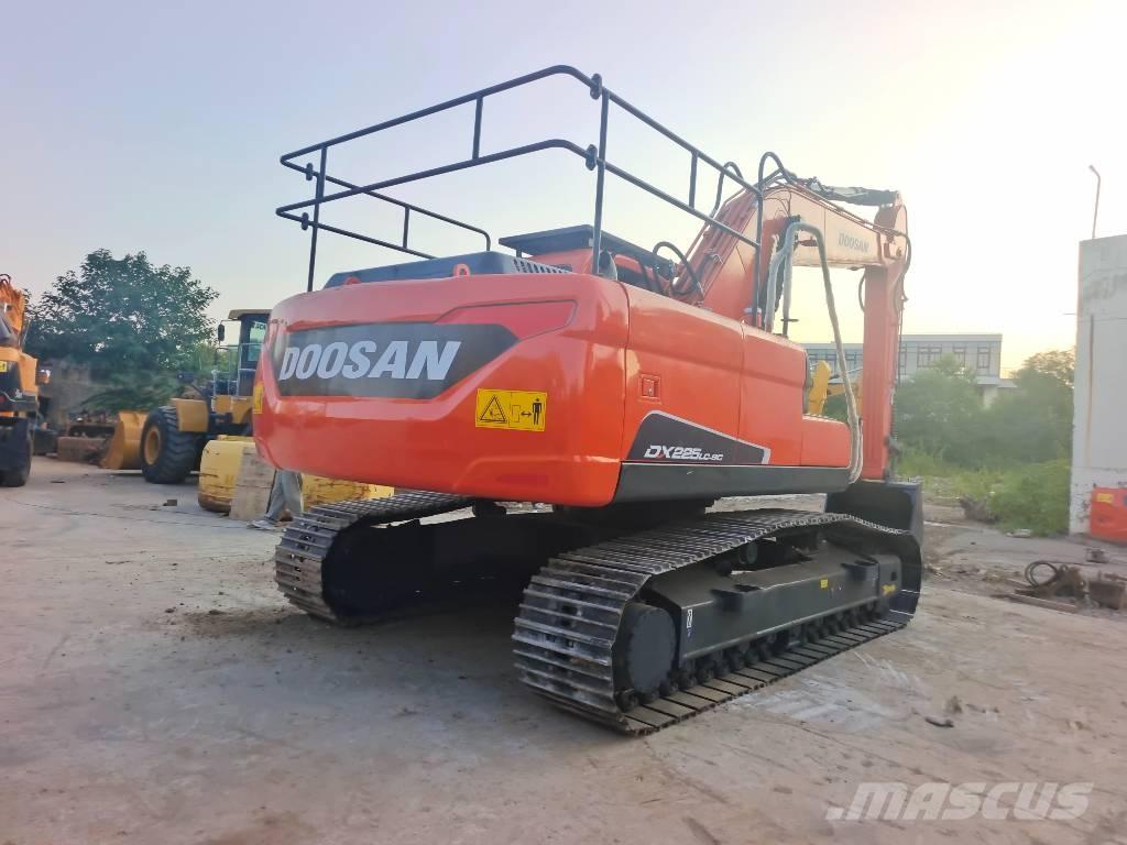 Doosan DX 225 LC Vikšriniai ekskavatoriai