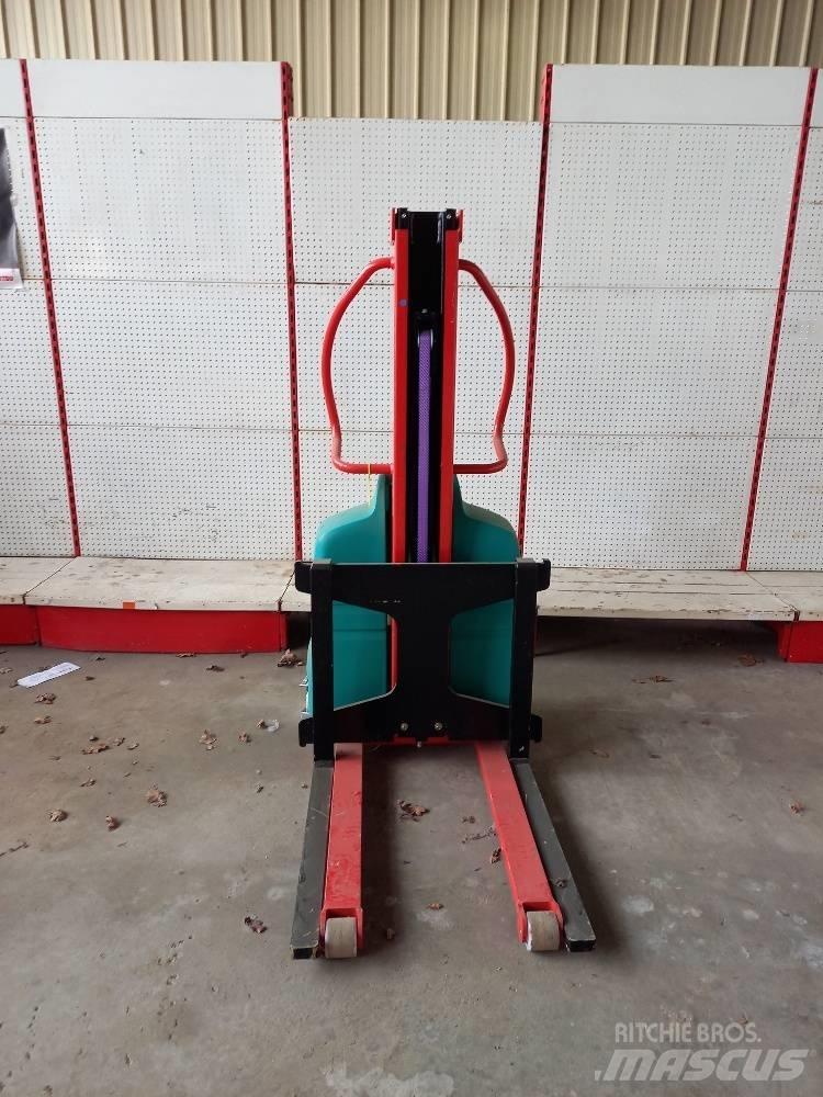 Manitou EB500 Rankiniai vėžimėliai
