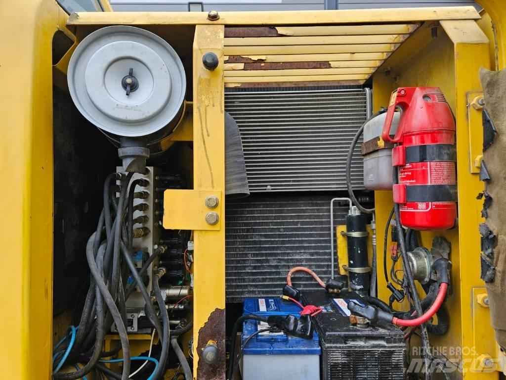 Komatsu PW 130ES-6K Ratiniai ekskavatoriai