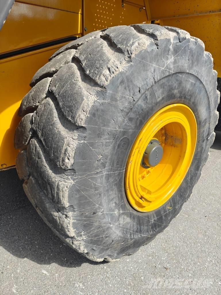 Volvo L 180 E Naudoti ratiniai krautuvai