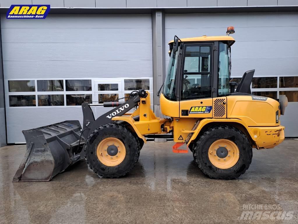 Volvo L 30 G Naudoti ratiniai krautuvai
