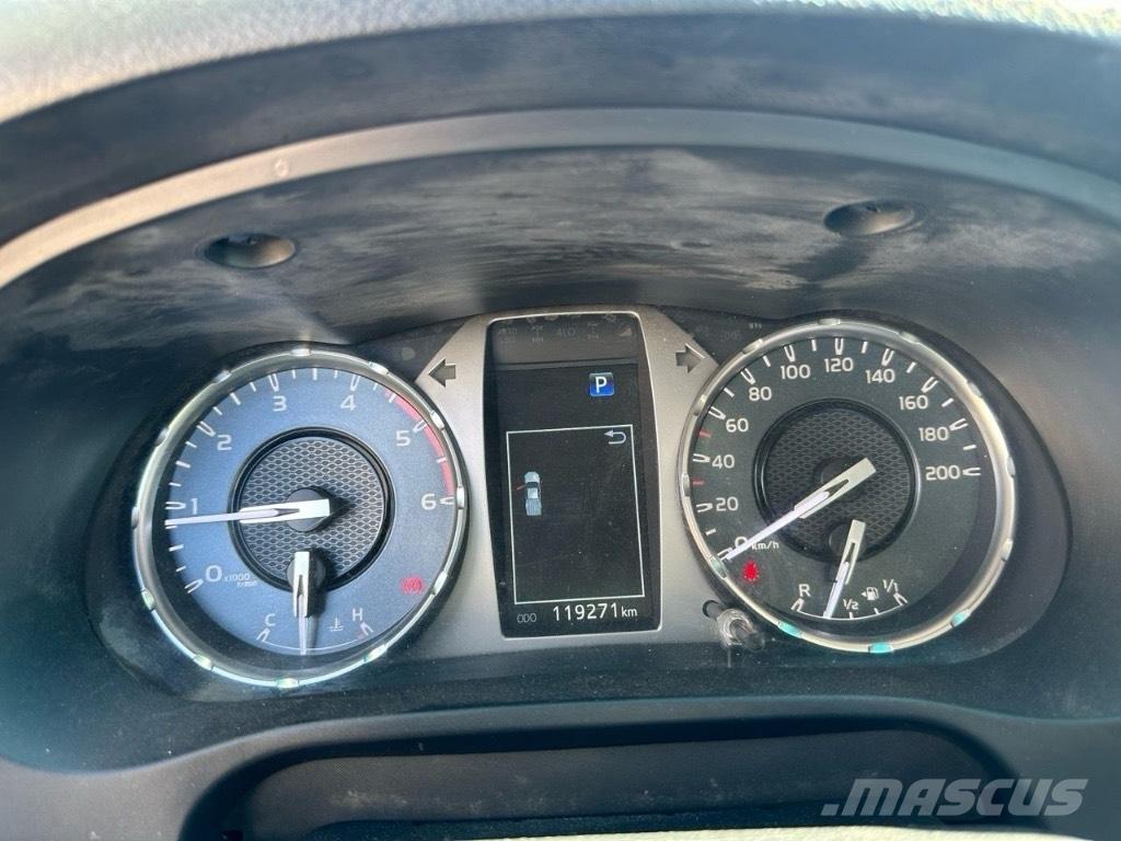 Toyota Hilux Lengvieji automobiliai
