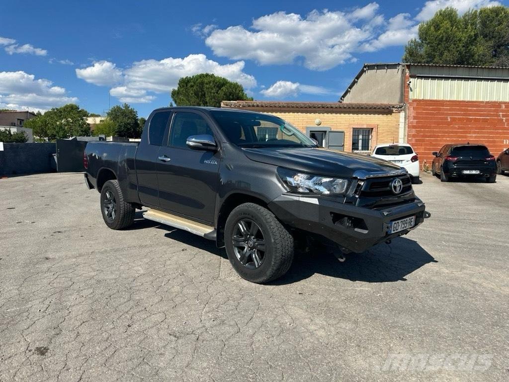 Toyota Hilux Lengvieji automobiliai