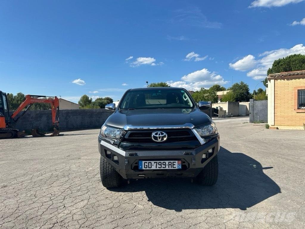 Toyota Hilux Lengvieji automobiliai