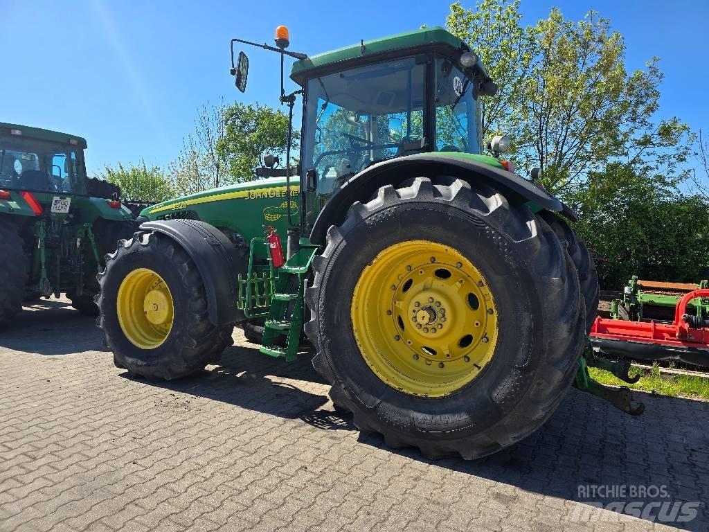 John Deere 8320 Traktoriai