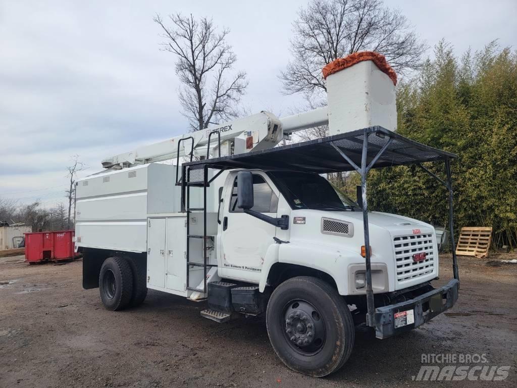 GMC C7500 Ant vilkikų montuojamos kėlimo platformos