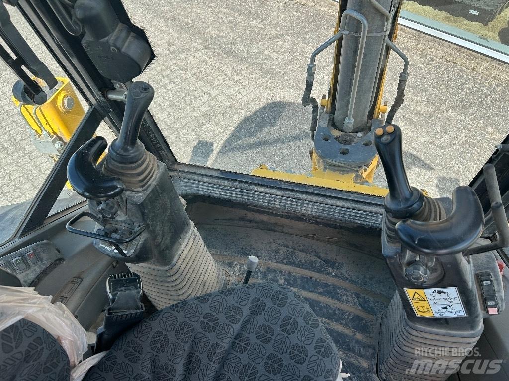 New Holland B 100 C Ekskavatoriniai krautuvai