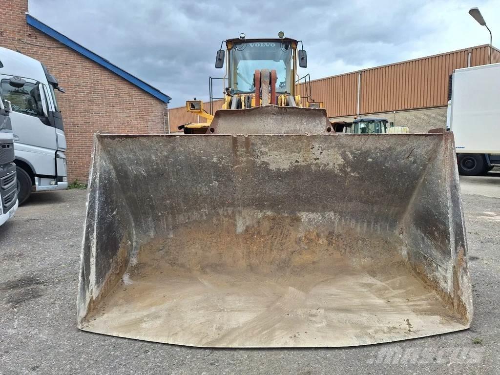 Volvo L220D Naudoti ratiniai krautuvai