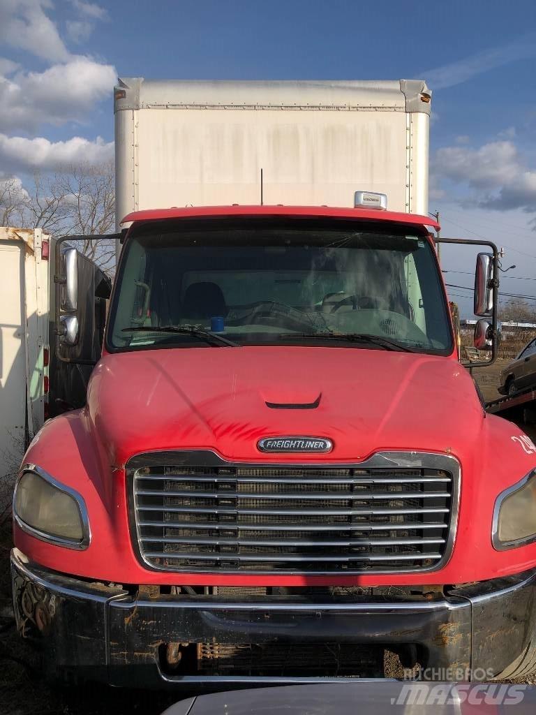 Freightliner m2 Sunkvežimiai su dengtu kėbulu