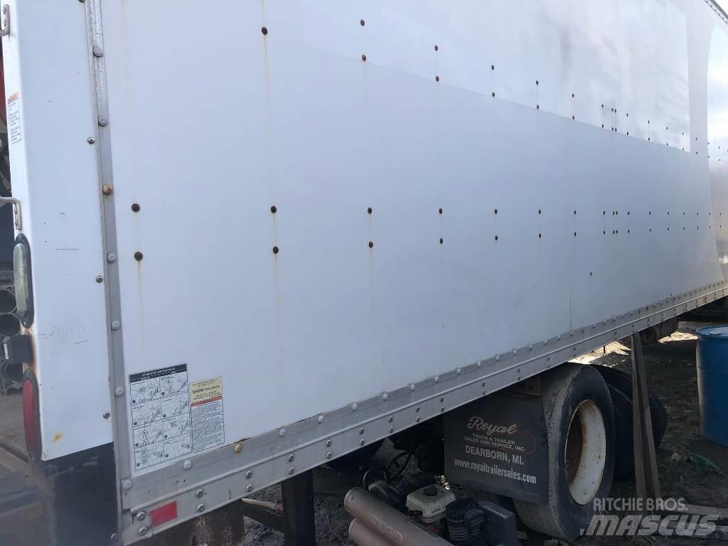 Freightliner m2 Sunkvežimiai su dengtu kėbulu