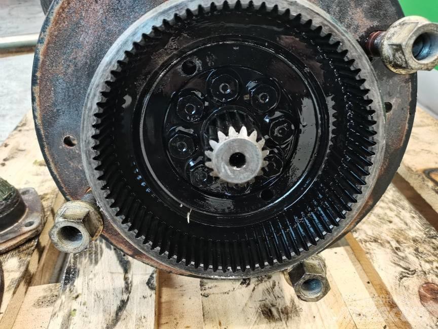 JCB 520-40 reducer Ašys