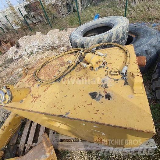 CAT 769D - Statybiniai savivarčiai sunkvežimiai
