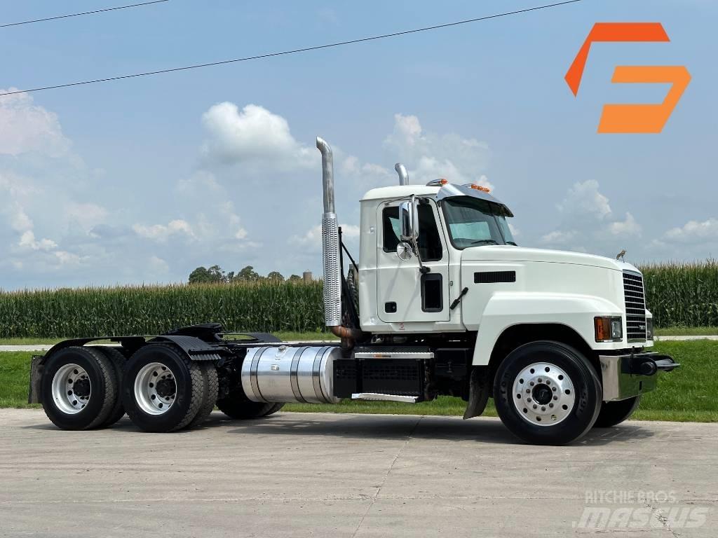 Mack Pinnacle 64ft Naudoti vilkikai