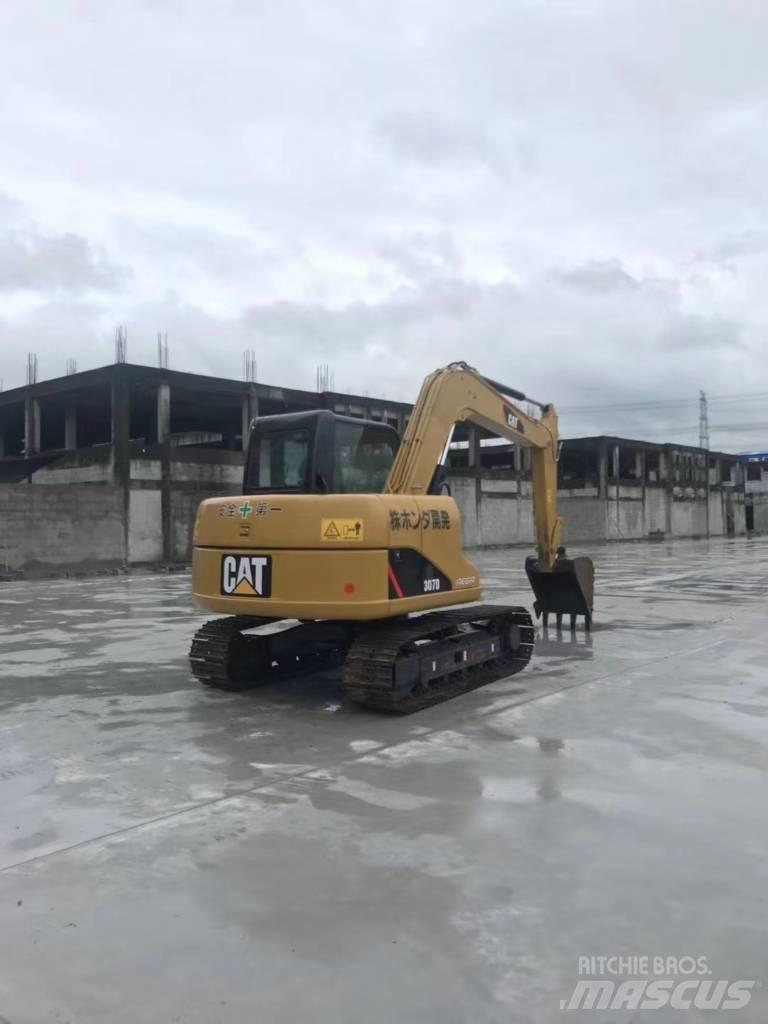 CAT 307 D Vidutinės galios ekskavatoriai 7-12 t