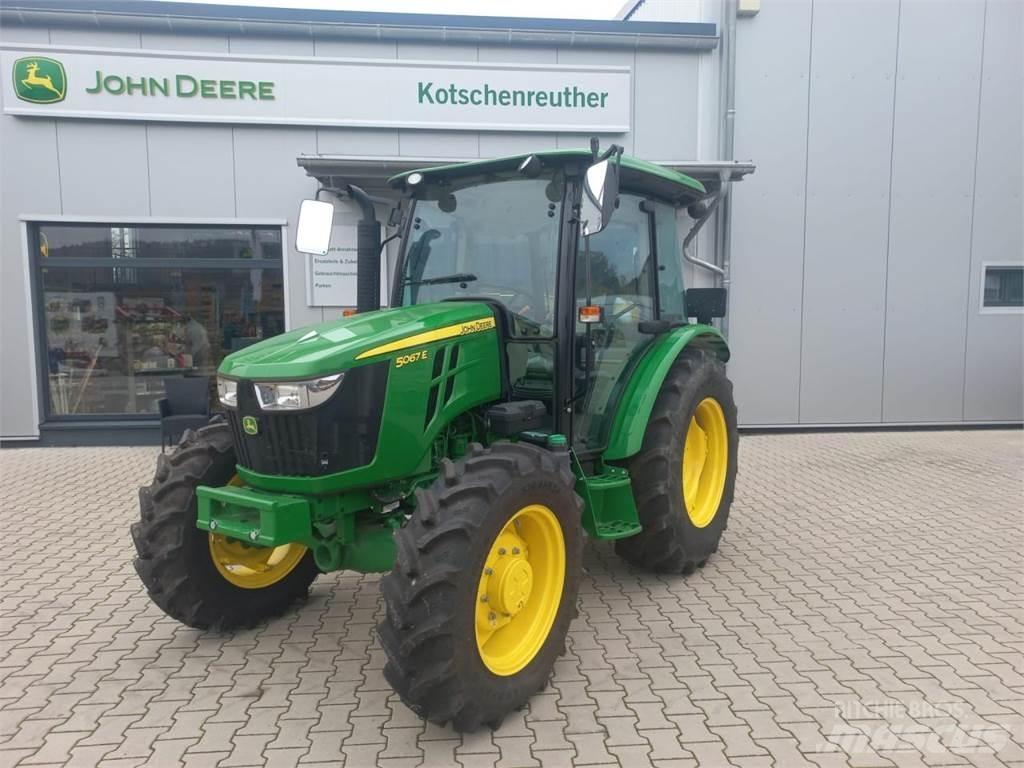 John Deere 5067E Traktoriai