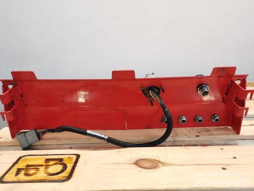 Manitou MLT shield Kabinos ir interjeras
