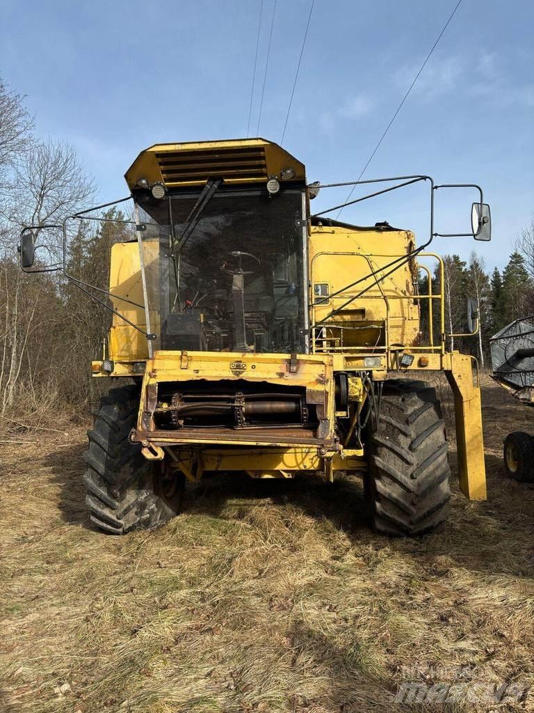 New Holland TX 36 Derliaus nuėmimo kombainai