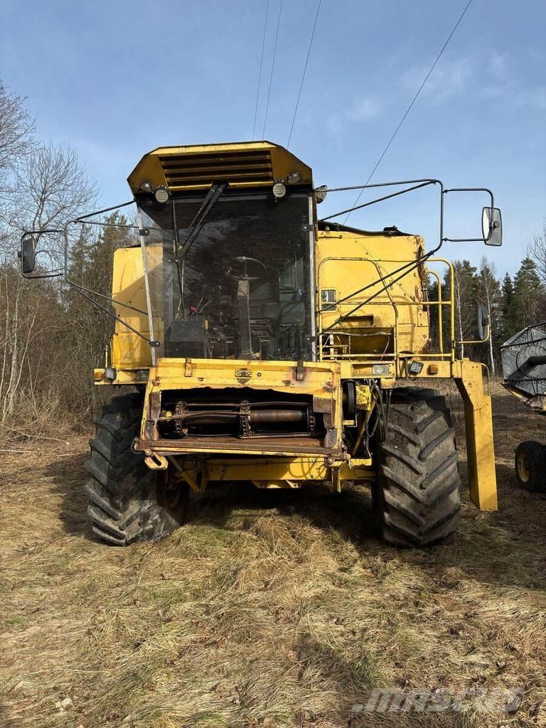 New Holland TX 36 Derliaus nuėmimo kombainai