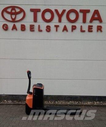 Toyota LWE 200 Rankiniai vėžimėliai