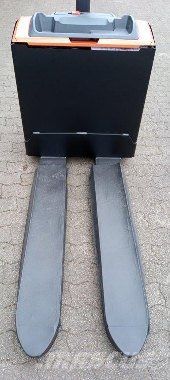 Toyota LWE 200 Rankiniai vėžimėliai