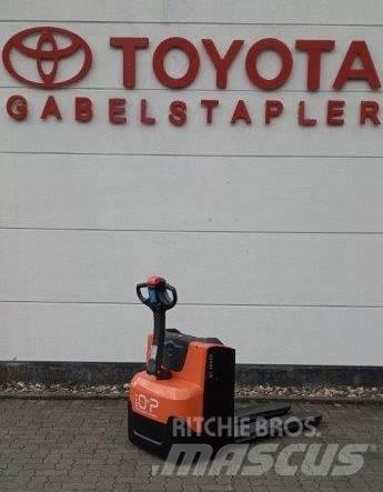 Toyota LWE 200 Mažų aukščių keltuvai