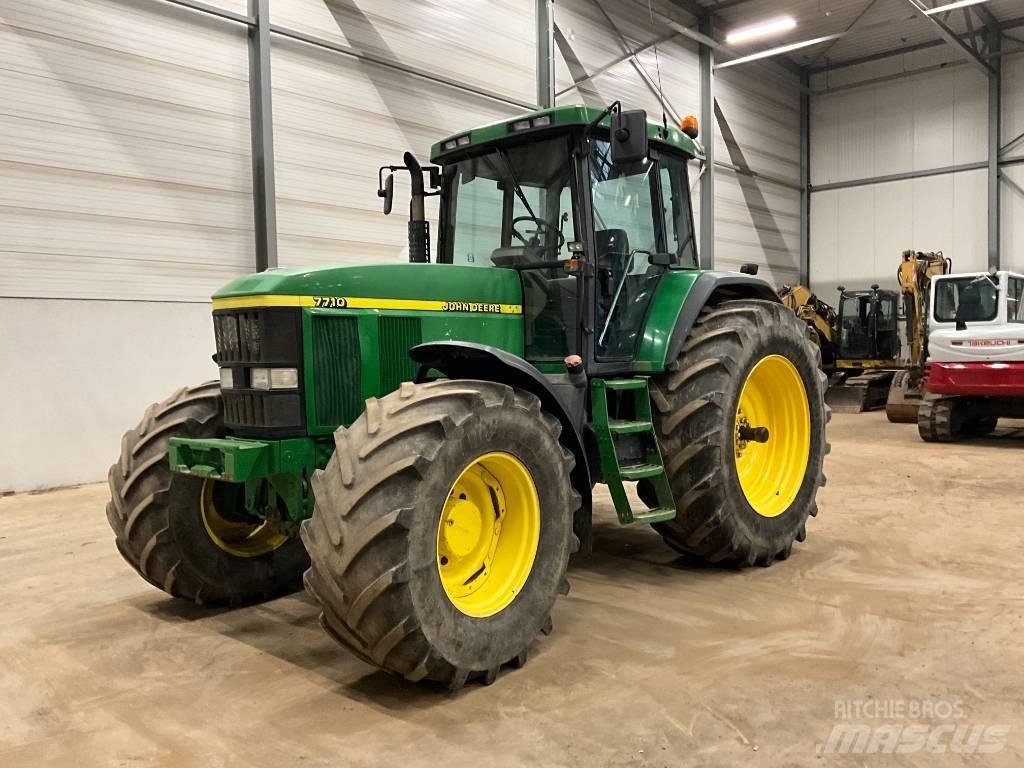 John Deere 7710 Traktoriai
