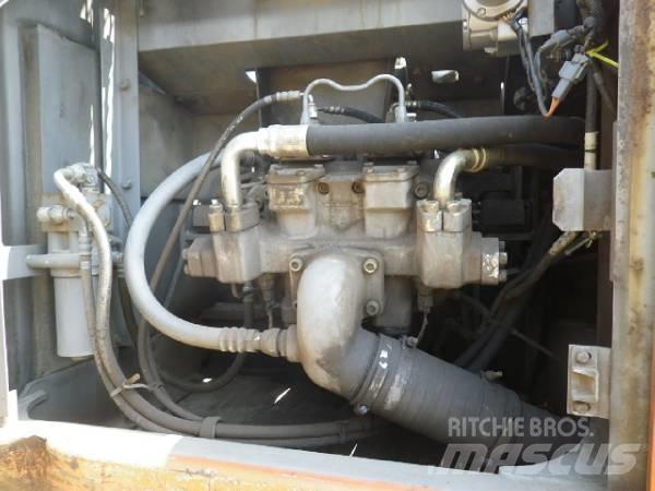 Hitachi EX200-5E Vikšriniai ekskavatoriai