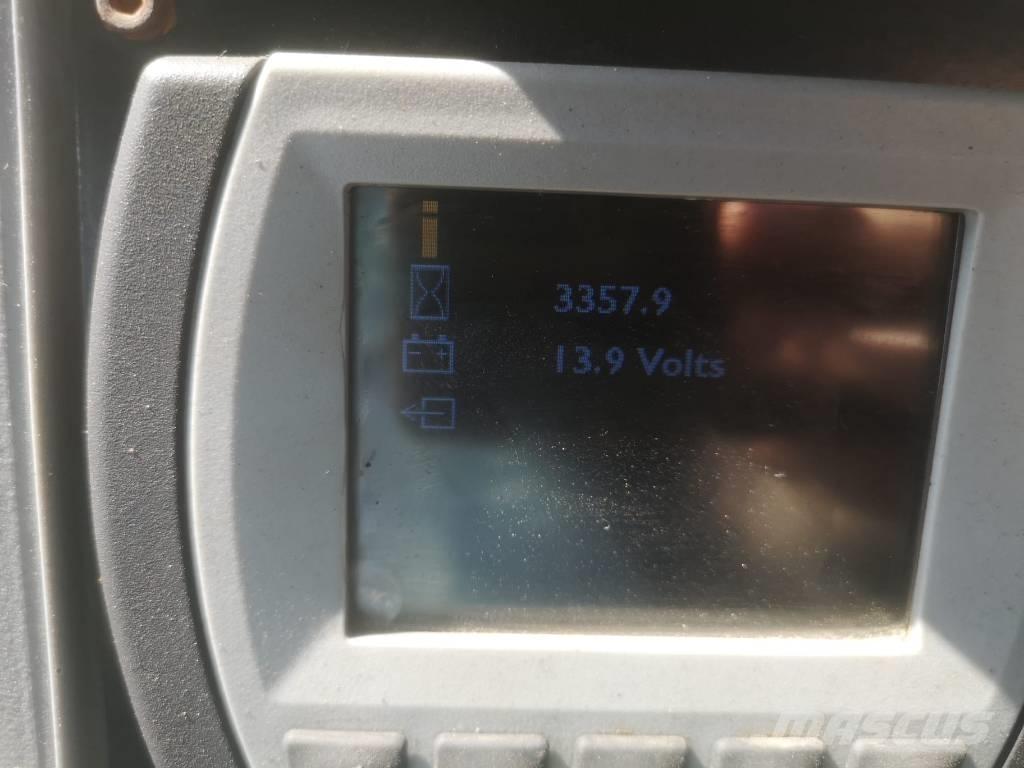 JCB 100 C Vidutinės galios ekskavatoriai 7-12 t