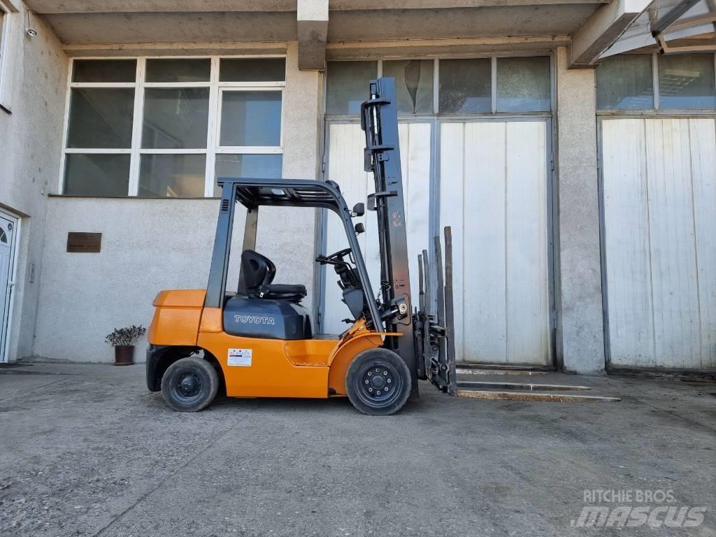 Toyota 02-7 FD 25 Dyzeliniai krautuvai
