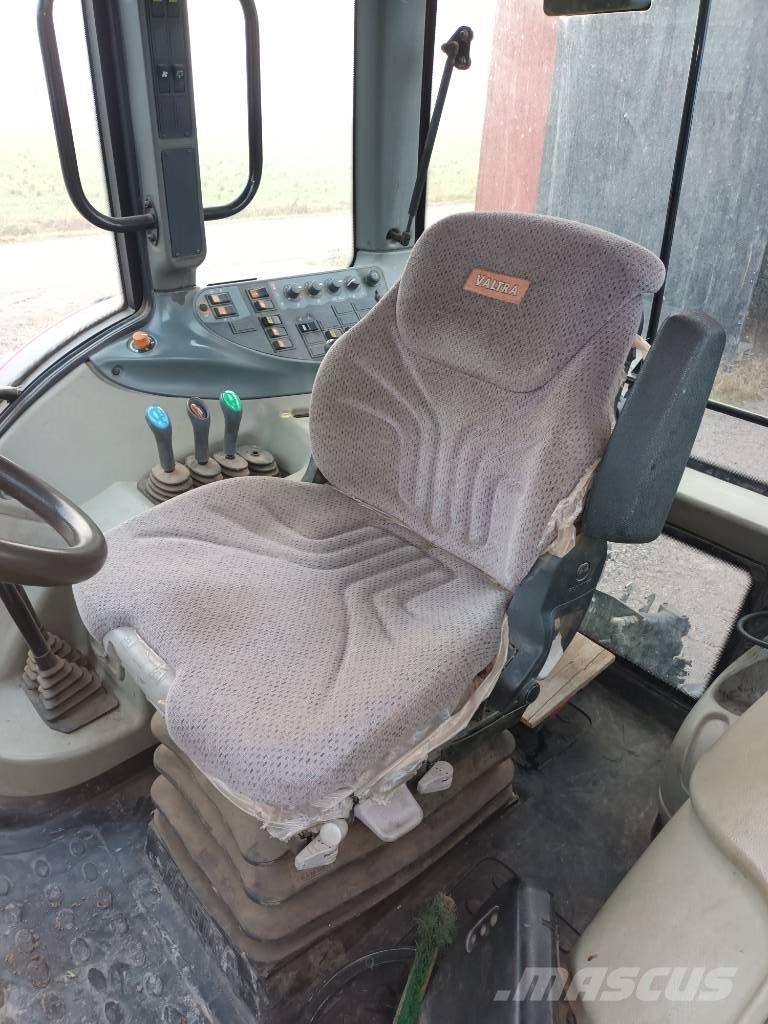 Valtra N 141 Traktoriai
